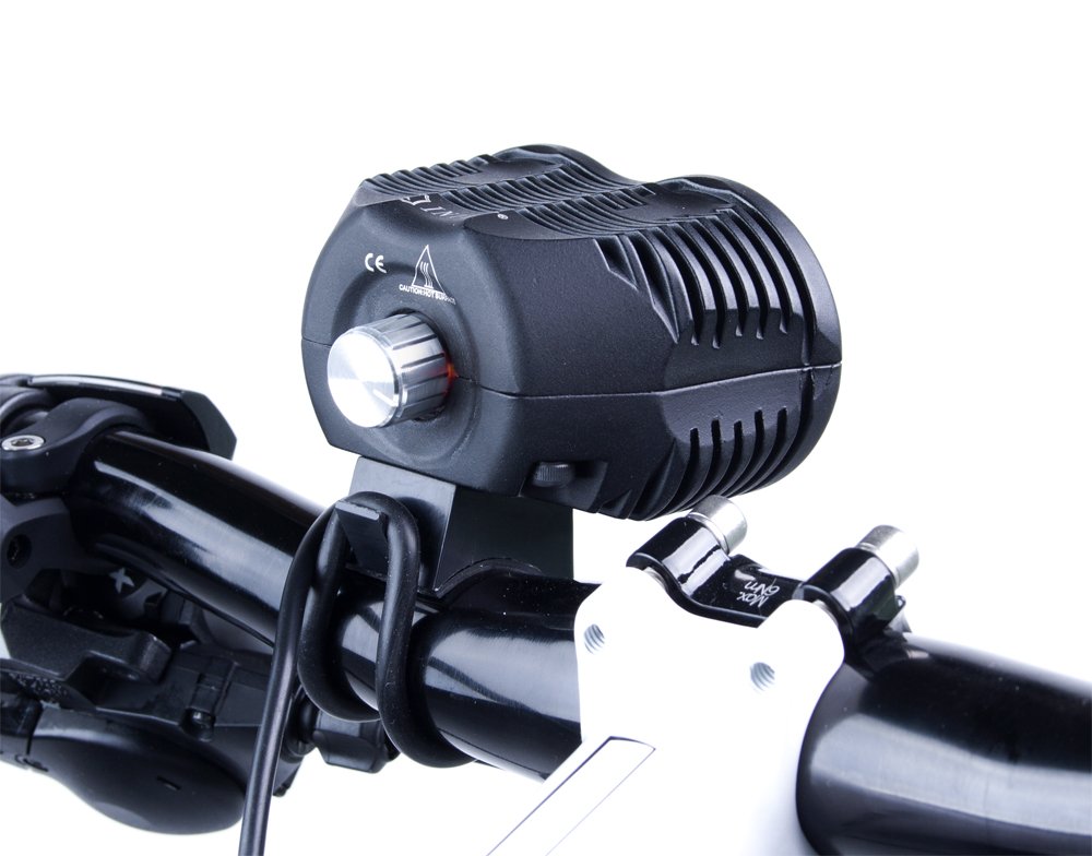 Inton PRO 2000 lumen LED forlygte m. lader og hjelmbeslag