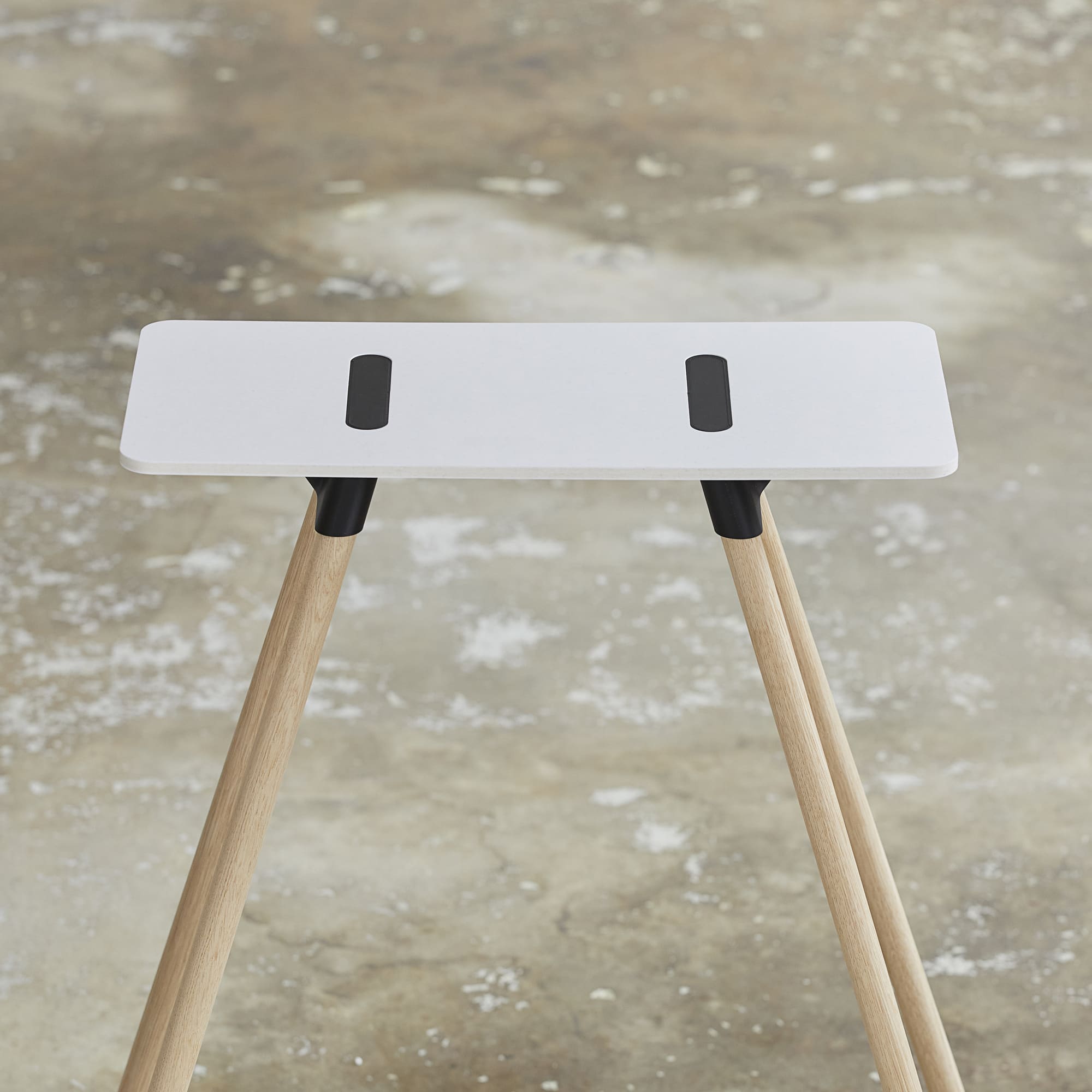 Tons Classic Table - Med Holder Kit - Naturlig Eg