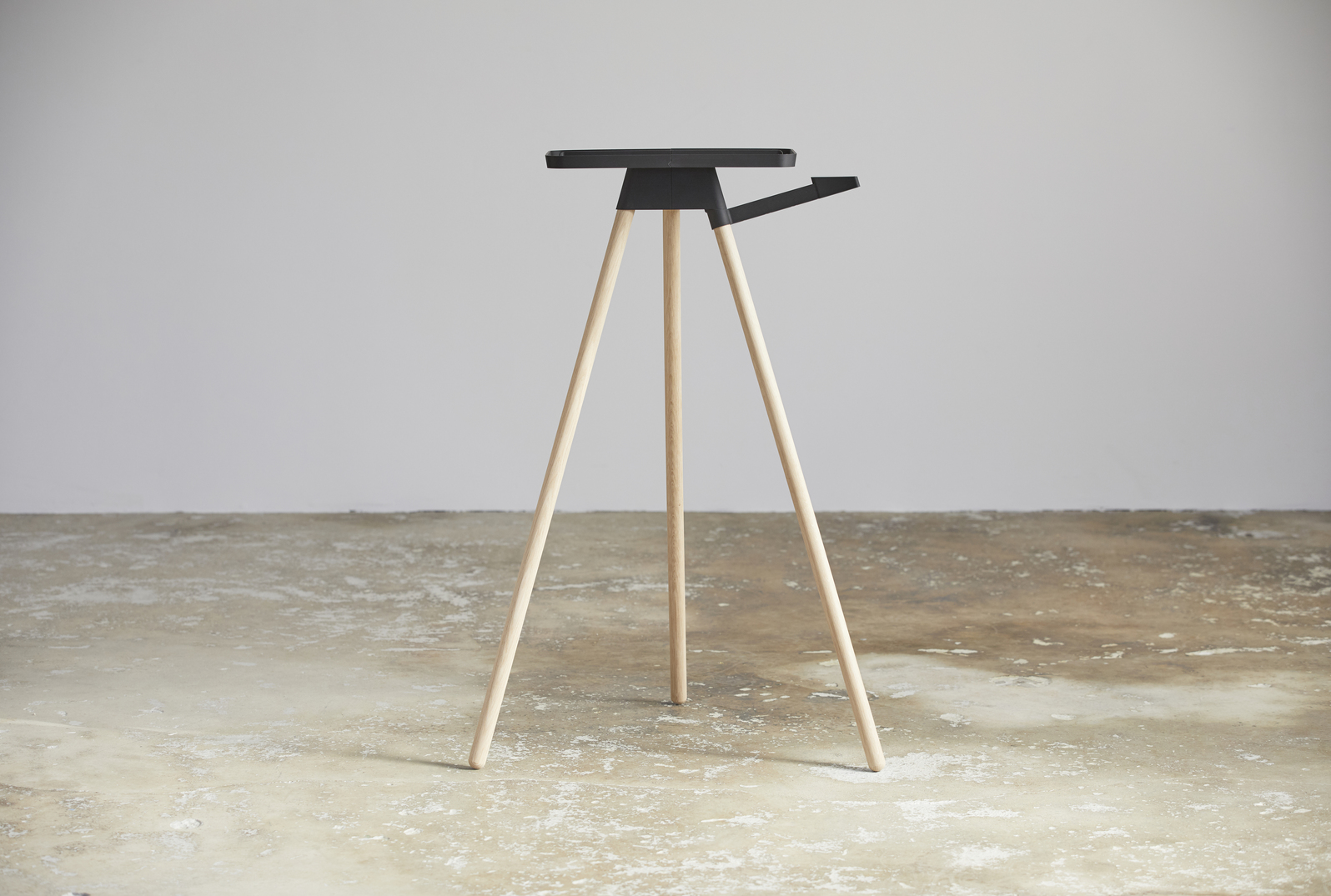 Tons ipad Race Table - Bord Med Håndklæderholder - Naturlig Eg