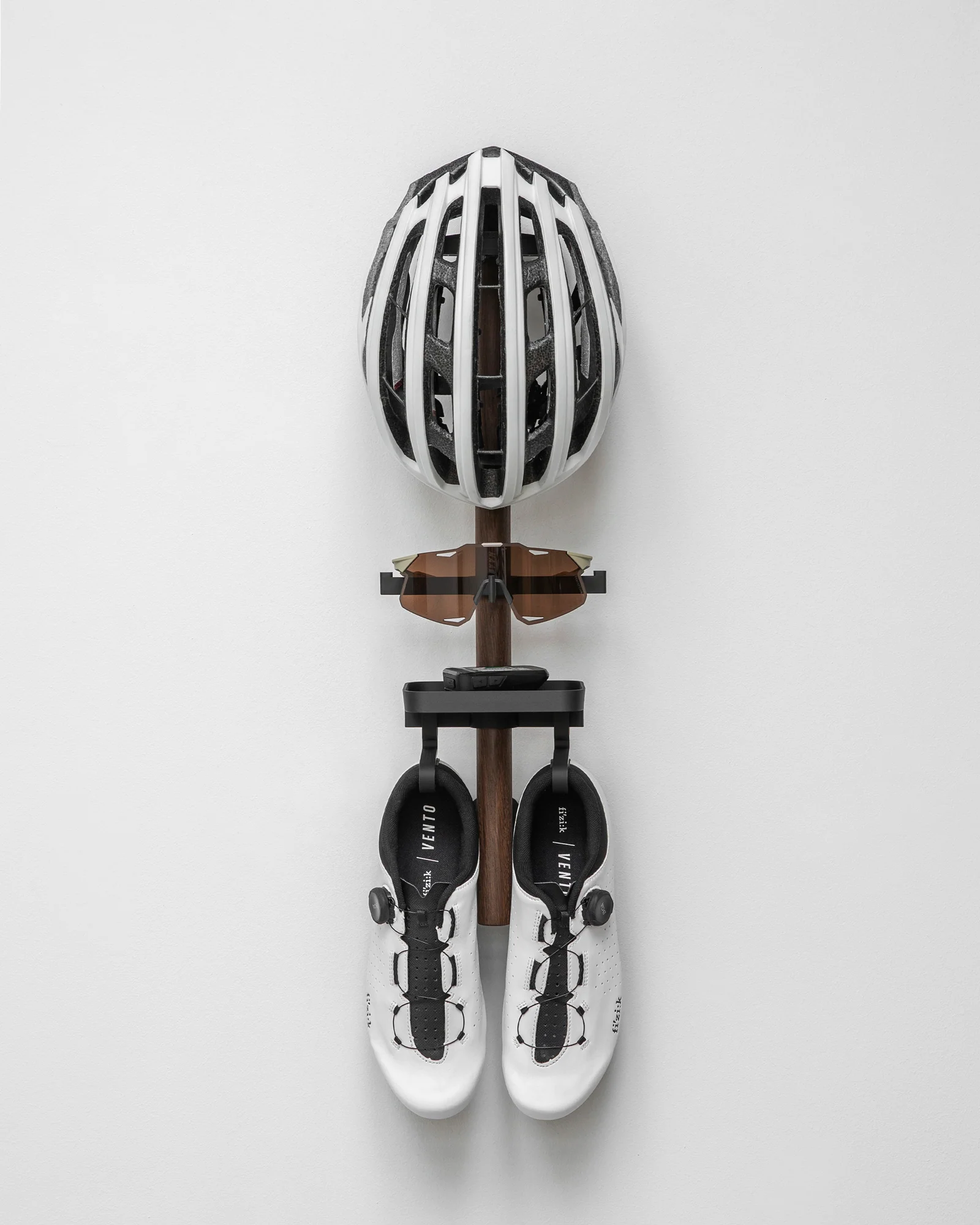 Tons Rack B til sko, cykelbriller og hjelm med bakke smoked oak