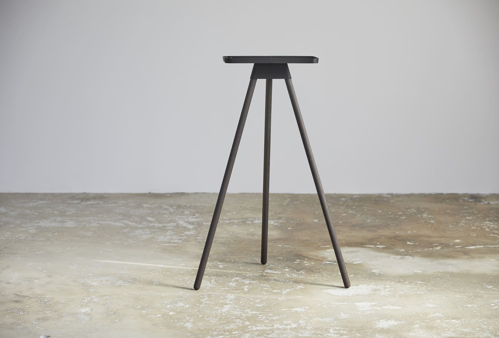 Tons ipad Tablet Race Table - Med Håndklædeholder - Smoked Oak