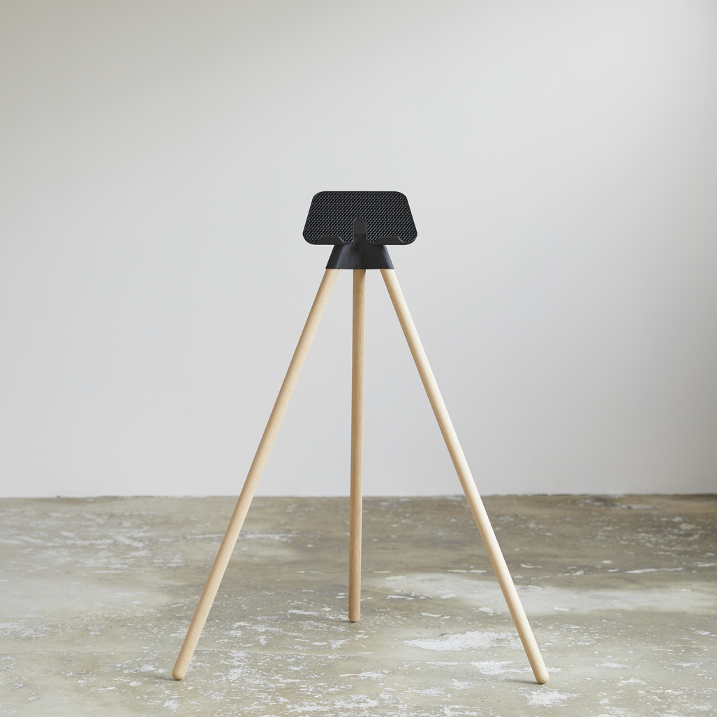 Tons Tablet Stand - Med Mobilholder - Naturlig Eg