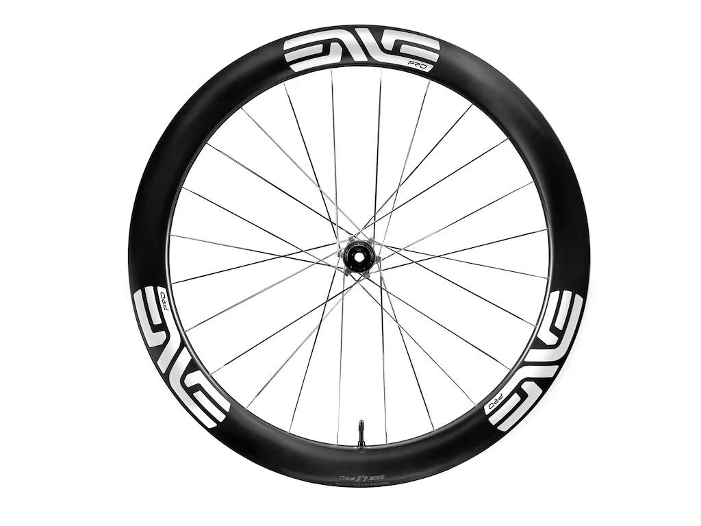 ENVE SES 4.5 Pro baghjul Race 700c HG Body Center Lock disc og E-Thru 12 x 142mm med sølv stickers