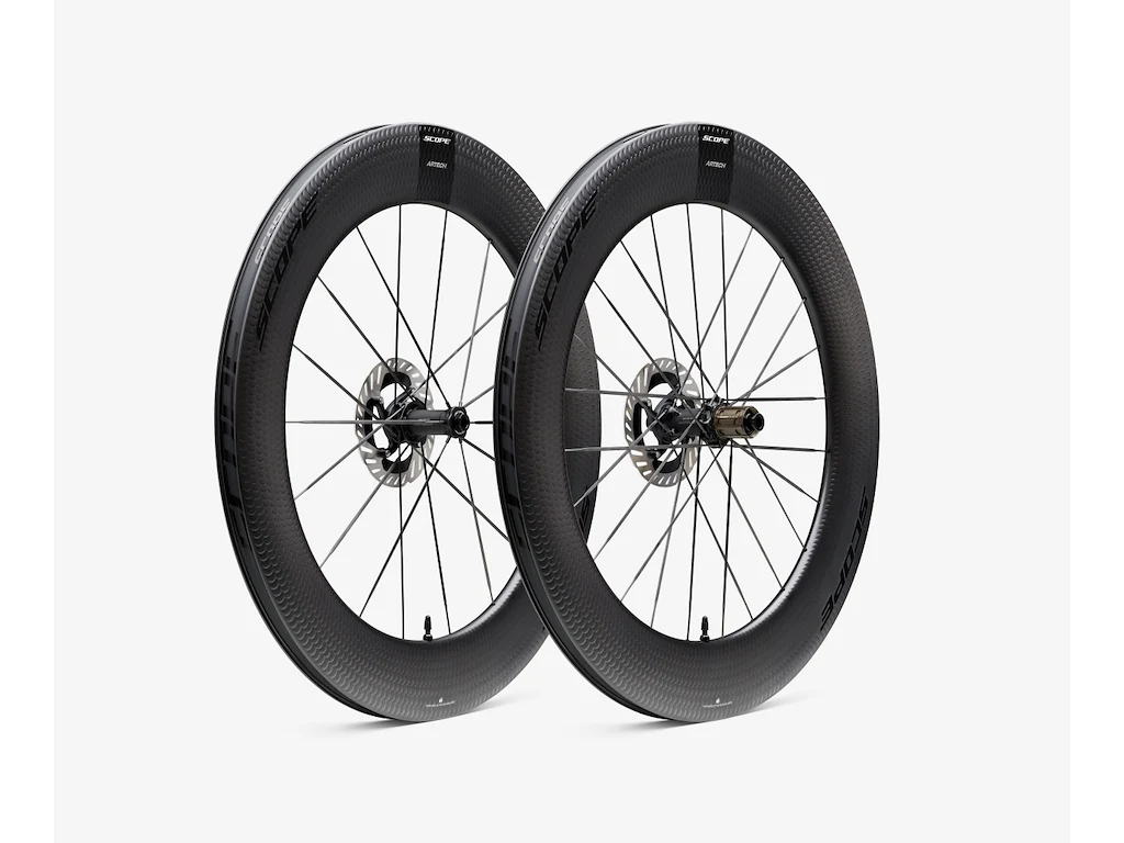 Scope Artech 8.T Disc hjulsæt Carbon 700c 85mm fælg og Shimano body - Black decals - 2025