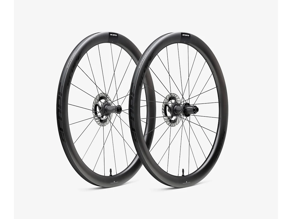 Scope R4 700c 45mm hjulsæt Shimano body disc carbon sorte decals